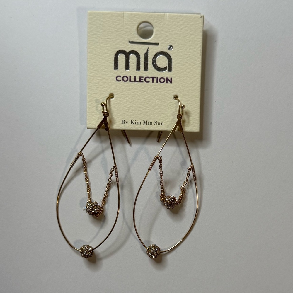 Gold Toned Teardrop Dangle Earrings